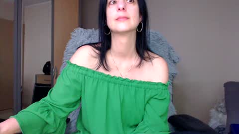 Snapshot of sweetlonglips_ chatting on January 30, 9:15 am JenJenny online show from January 30, 9:15 am