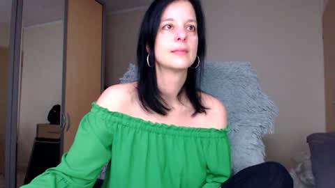 Snapshot of sweetlonglips_ chatting on February 6, 9:00 am JenJenny online show from February 6, 9:00 am