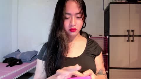 Snapshot of sweetlovepinay04 chatting on December 5, 7:28 pm Zoe online show from December 5, 7:28 pm