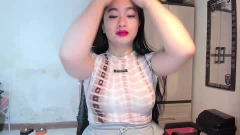 Snapshot of sweetlovepinay04 chatting on January 28, 12:57 am Zoe online show from January 28, 12:57 am