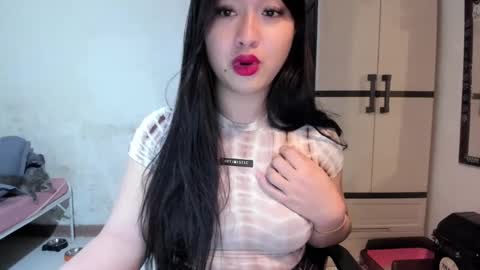 Snapshot of sweetlovepinay04 chatting on February 23, 9:48 pm Zoe online show from February 23, 9:48 pm