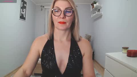 Snapshot of sweetmarthaaa chatting on December 13, 3:54 pm sweetmarthaaa online show from December 13, 3:54 pm