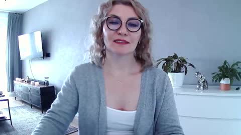 Snapshot of sweetmarthaaa chatting on February 8, 12:19 pm sweetmarthaaa online show from February 8, 12:19 pm