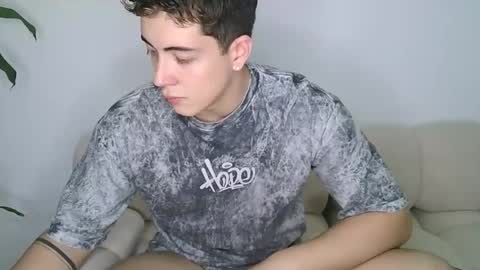 Snapshot of sweetmatias21 chatting on April 8, 2:33 am sweetmatias21 online show from April 8, 2:33 am