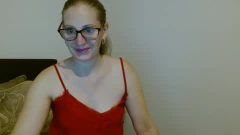 Snapshot of sweetmayaxoxo chatting on December 5, 4:12 pm sweetmayaxoxo online show from December 5, 4:12 pm