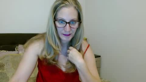 Snapshot of sweetmayaxoxo chatting on December 10, 3:12 pm sweetmayaxoxo online show from December 10, 3:12 pm