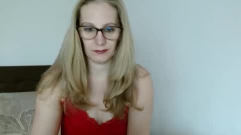 Snapshot of sweetmayaxoxo chatting on January 6, 10:24 am sweetmayaxoxo online show from January 6, 10:24 am