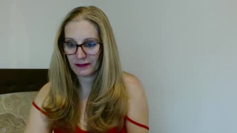 Snapshot of sweetmayaxoxo chatting on January 6, 2:25 pm sweetmayaxoxo online show from January 6, 2:25 pm
