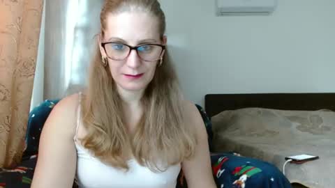 Snapshot of sweetmayaxoxo chatting on January 24, 11:15 am sweetmayaxoxo online show from January 24, 11:15 am