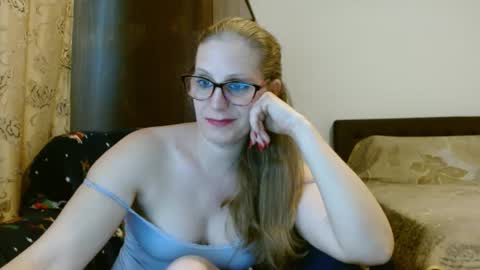Snapshot of sweetmayaxoxo chatting on February 28, 12:52 pm sweetmayaxoxo online show from February 28, 12:52 pm