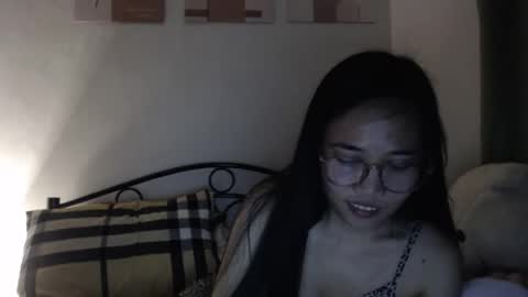 Snapshot of sweetmeeoowe_69 chatting on March 18, 7:17 pm sweetmeeoowe_69 online show from March 18, 7:17 pm