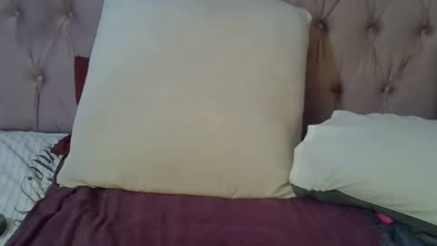 sweetmellowx1 online show from March 2, 5:36 pm