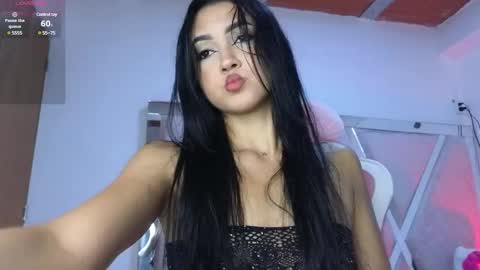 Snapshot of sweetmia__1 chatting on February 25, 12:24 pm Mia online show from February 25, 12:24 pm