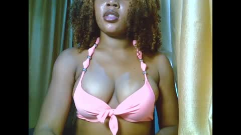 Snapshot of sweetmila9 chatting on April 7, 9:43 am sweetmila9 online show from April 7, 9:43 am