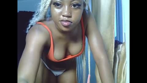 Snapshot of sweetmila9 chatting on June 15, 6:15 am sweetmila9 online show from June 15, 6:15 am