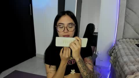 sweetmili133 online show from March 20, 9:36 am