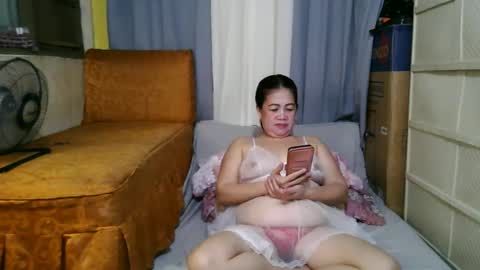 Snapshot of sweetmine4u28 chatting on December 2, 6:32 pm sweetmine4u28 online show from December 2, 6:32 pm