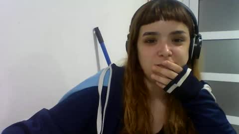 Snapshot of sweetmoonns2 chatting on October 19, 1:17 am sweetmoonns2 online show from October 19, 1:17 am