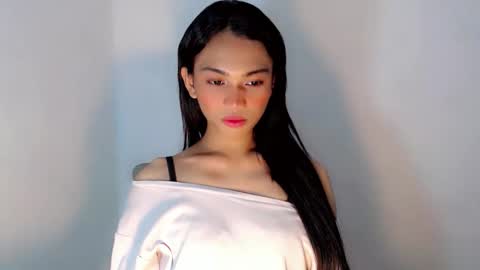 Snapshot of sweetmorena_xox chatting on October 19, 12:50 pm Nia online show from October 19, 12:50 pm
