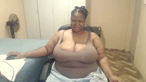 sweetnoziexxx online show from May 8, 7:19 pm