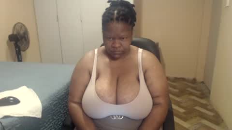 Snapshot of sweetnoziexxx chatting on May 24, 4:28 am sweetnoziexxx online show from May 24, 4:28 am