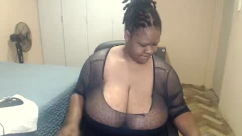 Snapshot of sweetnoziexxx chatting on May 27, 6:32 am sweetnoziexxx online show from May 27, 6:32 am