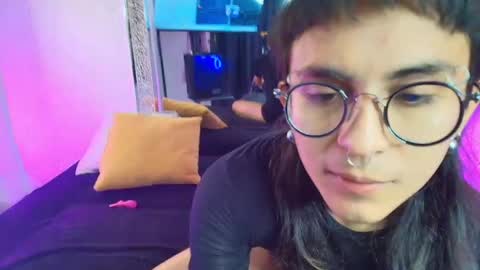 Snapshot of sweetobsidian_boy chatting on April 2, 1:42 pm obsidian online show from April 2, 1:42 pm