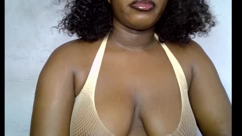 Snapshot of sweetpetitgirl chatting on March 5, 7:59 am LILY BRANDY online show from March 5, 7:59 am