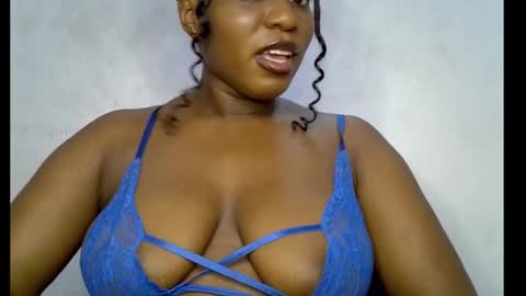 Snapshot of sweetpetitgirl chatting on March 5, 8:05 pm LILY BRANDY online show from March 5, 8:05 pm