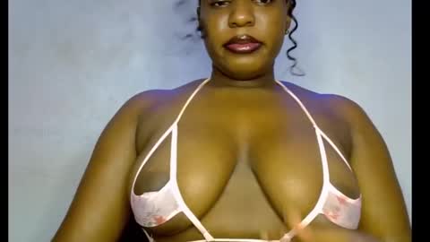 Snapshot of sweetpetitgirl chatting on March 10, 7:13 am LILY BRANDY online show from March 10, 7:13 am