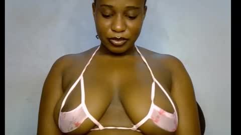 Snapshot of sweetpetitgirl chatting on March 19, 7:18 pm LILY BRANDY online show from March 19, 7:18 pm