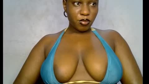 Snapshot of sweetpetitgirl chatting on March 21, 8:52 am LILY BRANDY online show from March 21, 8:52 am