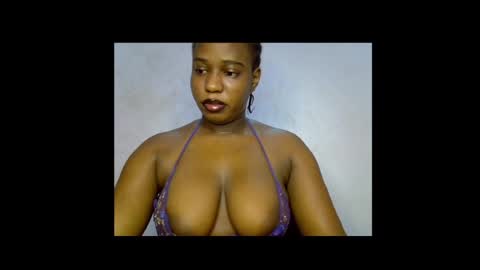 Snapshot of sweetpetitgirl chatting on March 23, 7:23 am LILY BRANDY online show from March 23, 7:23 am