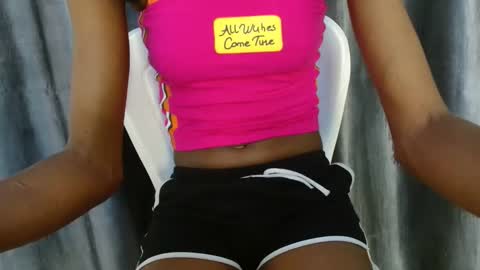 Snapshot of sweetpussy135 chatting on February 20, 6:19 am slim ivy online show from February 20, 6:19 am