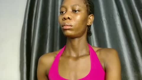 Snapshot of sweetpussy135 chatting on March 13, 4:30 am slim ivy online show from March 13, 4:30 am