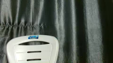 Snapshot of sweetpussy135 chatting on April 5, 3:47 am slim ivy online show from April 5, 3:47 am