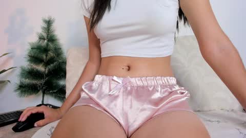Snapshot of sweetpussyhot_ chatting on December 11, 10:36 am Hello Welcome Im here from WEDNESDAY to SUNDAY 430am to 830am and 3 to 7 timeMONDAY and TUESDAY i rest online show from December 11, 10:36 am