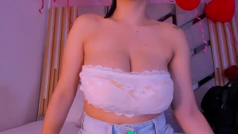 Snapshot of sweetsalome_01 chatting on February 19, 12:01 pm sweetsalome_01 online show from February 19, 12:01 pm