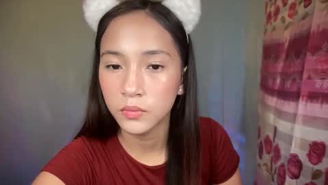 Mia online show from November 28, 3:25 pm