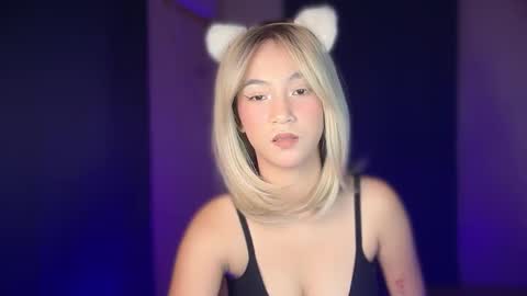 Mia online show from April 2, 10:24 am