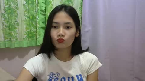 Snapshot of sweetsexygirl20 chatting on February 23, 12:27 pm Mia online show from February 23, 12:27 pm
