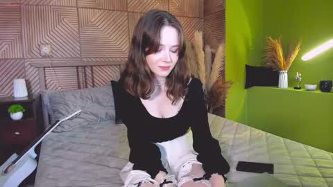 Snapshot of sweetshy_ chatting on September 11, 1:33 pm Alice online show from September 11, 1:33 pm