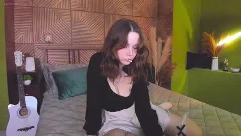 Snapshot of sweetshy_ chatting on September 12, 1:44 pm Alice online show from September 12, 1:44 pm