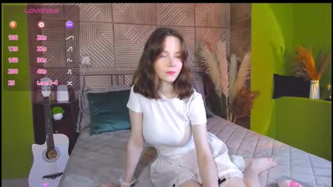 Snapshot of sweetshy_ chatting on September 16, 1:23 pm Alice online show from September 16, 1:23 pm