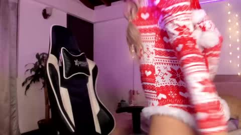 Snapshot of sweett_catt1 chatting on December 20, 1:14 am Cat independent model online show from December 20, 1:14 am