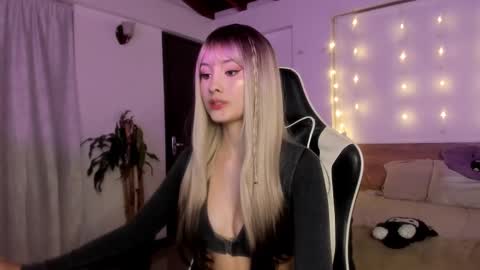 Snapshot of sweett_catt1 chatting on February 20, 5:23 am Cat independent model online show from February 20, 5:23 am