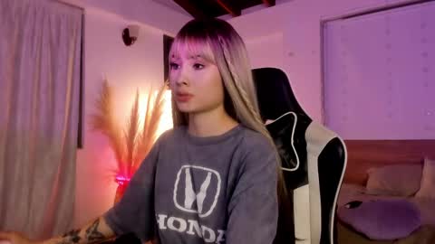 Snapshot of sweett_catt1 chatting on February 22, 7:01 am Cat independent model online show from February 22, 7:01 am