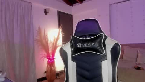 Snapshot of sweett_catt1 chatting on February 25, 4:14 am Cat independent model online show from February 25, 4:14 am