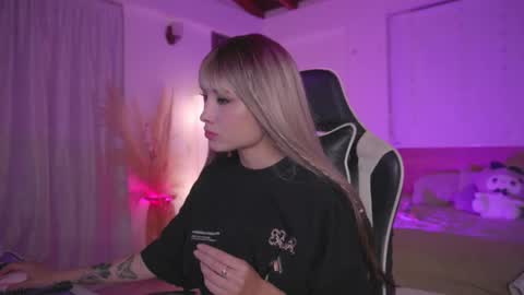 Snapshot of sweett_catt1 chatting on March 2, 7:32 am Cat independent model online show from March 2, 7:32 am