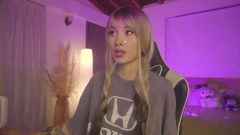 Snapshot of sweett_catt1 chatting on March 5, 6:23 am Cat independent model online show from March 5, 6:23 am